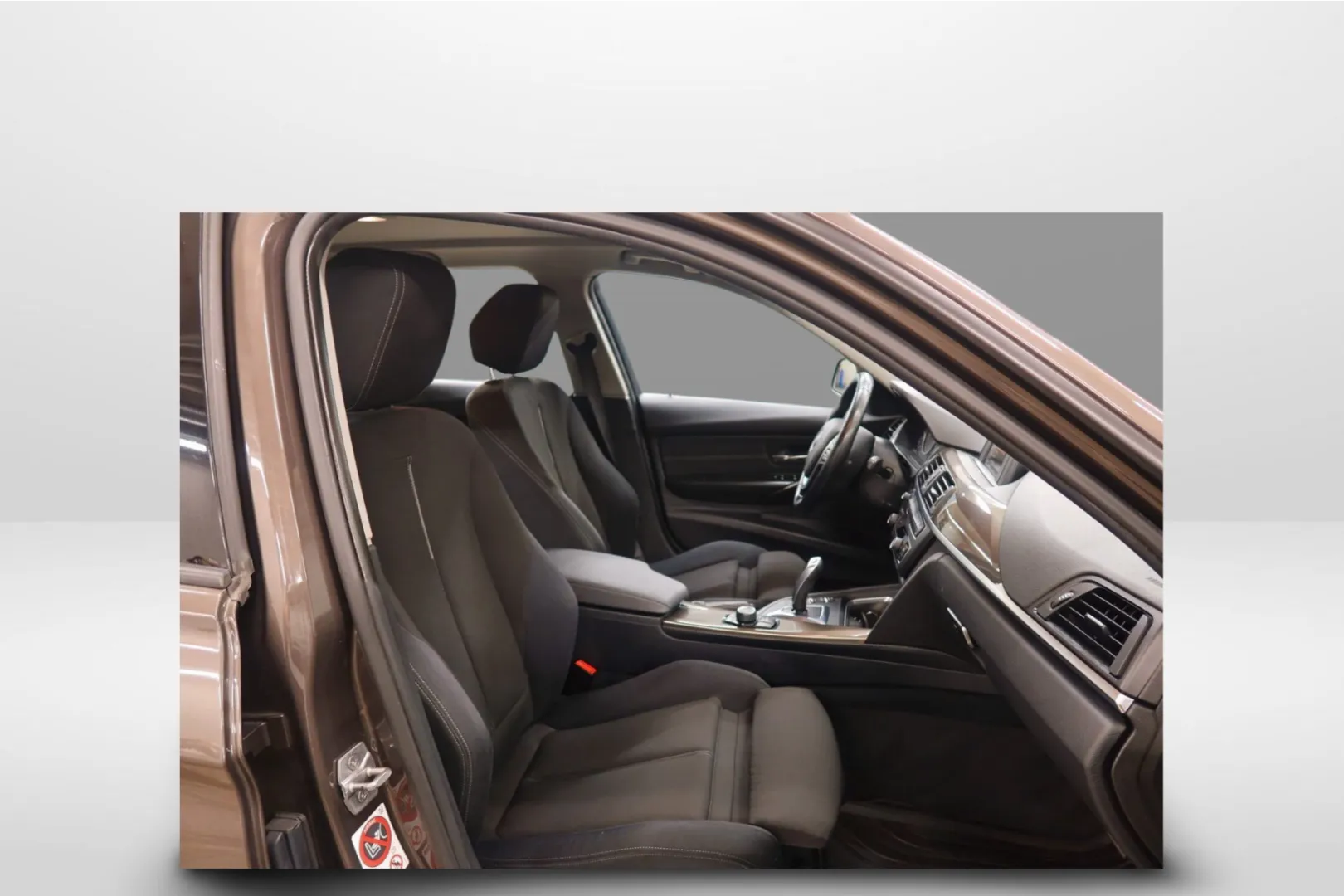 BMW 320 ZKK-663 carousel image