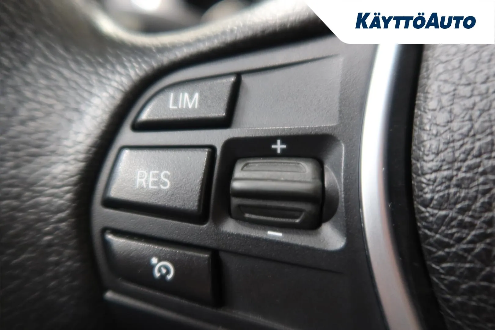 BMW 320 ZKK-663 carousel image