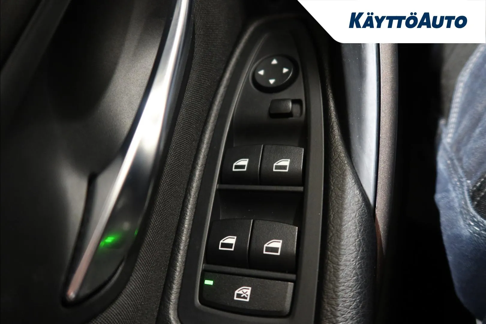 BMW 320 ZKK-663 carousel image