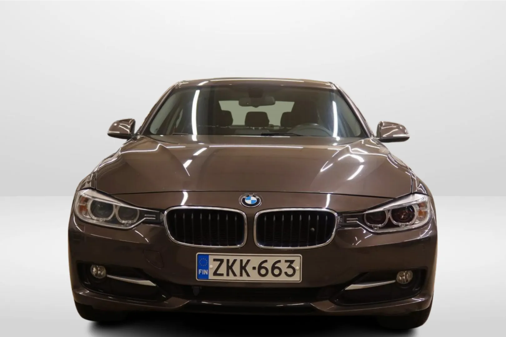 BMW 320 ZKK-663 carousel image