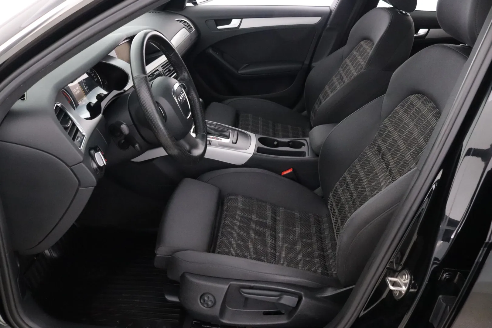 AUDI A4 BOT-613 carousel image