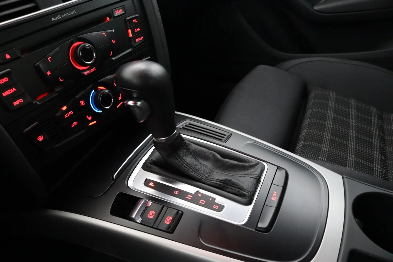 AUDI A4 BOT-613 carousel image