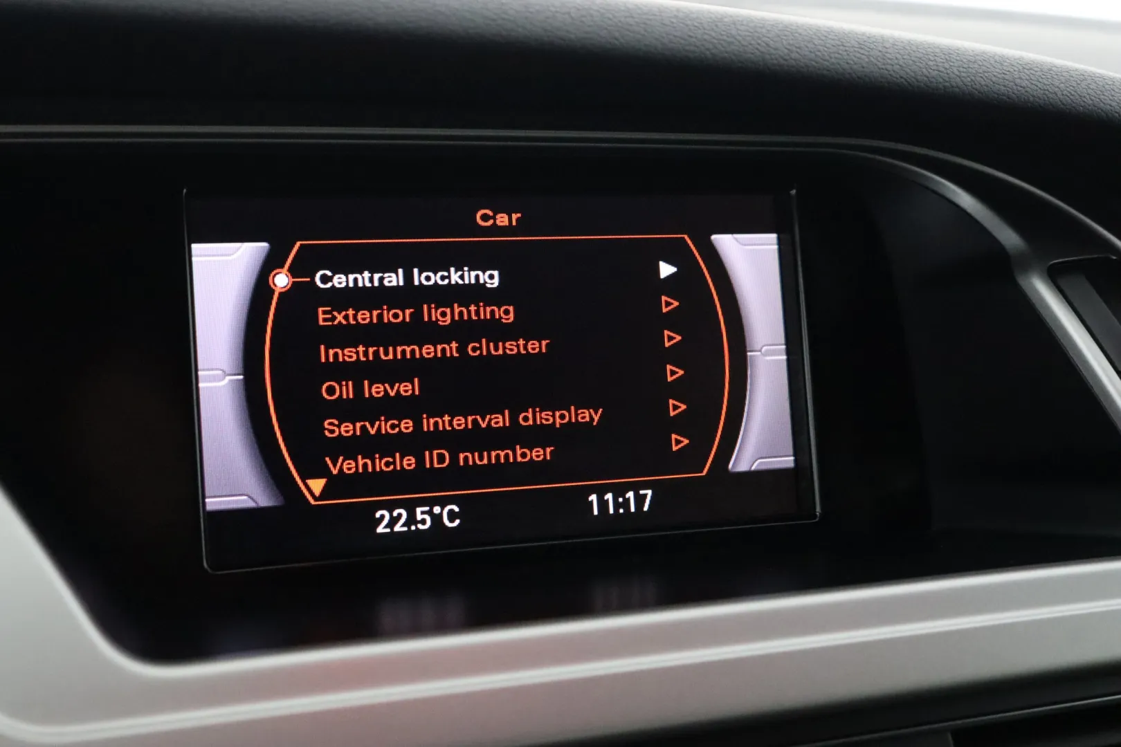 AUDI A4 BOT-613 carousel image