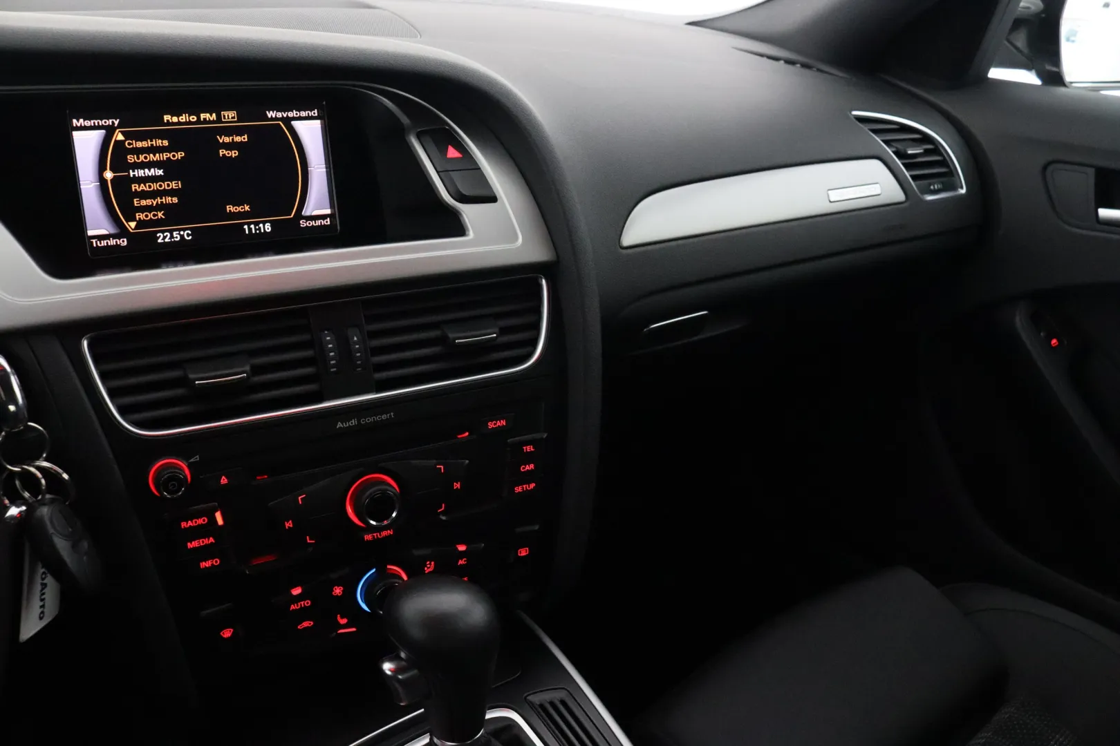 AUDI A4 BOT-613 carousel image