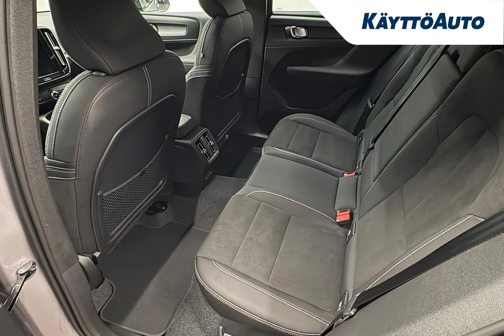 Volvo EX40 JOJ-946 carousel image