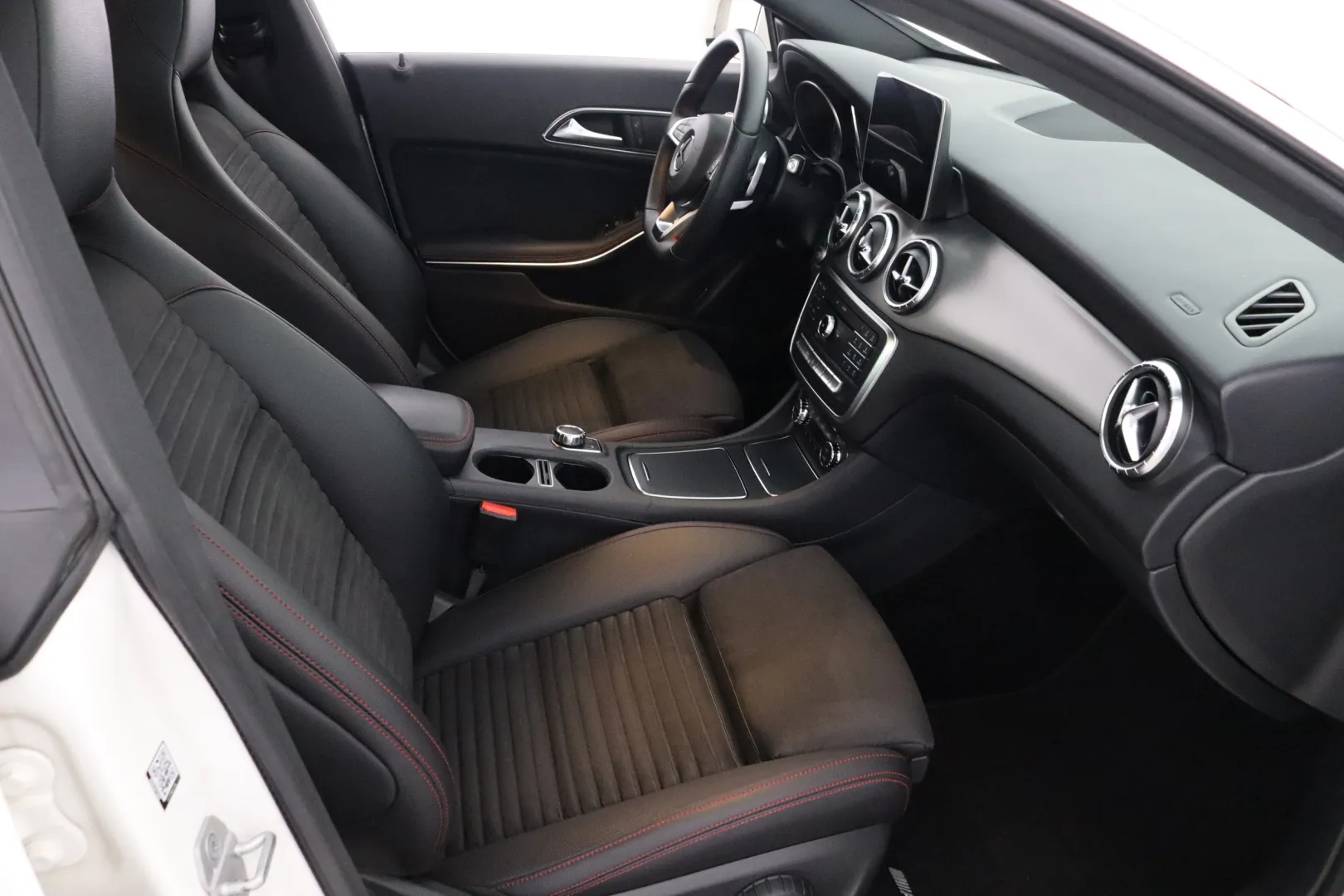 MERCEDES-BENZ CLA FMY-323 carousel image