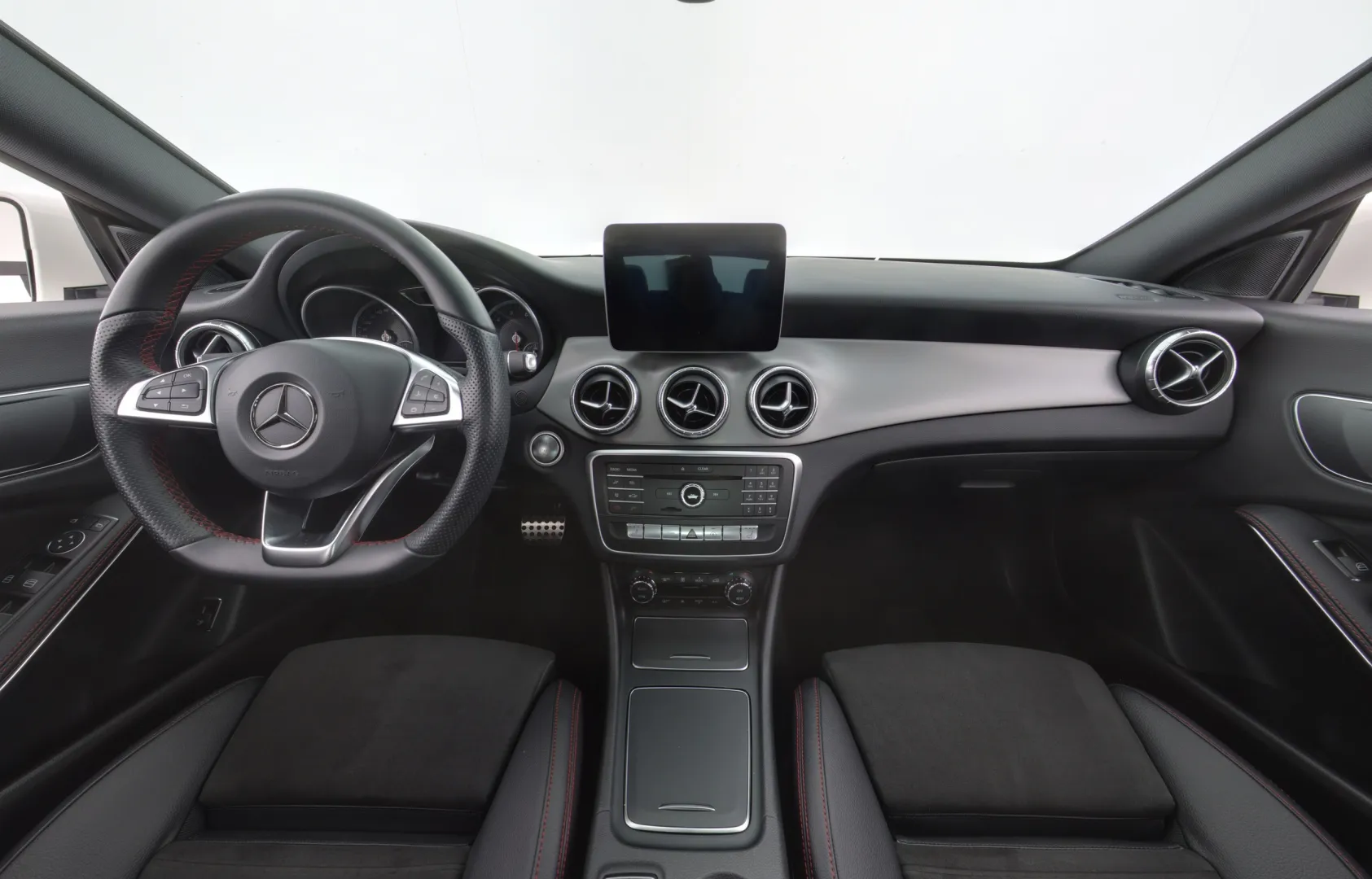 MERCEDES-BENZ CLA FMY-323 carousel image