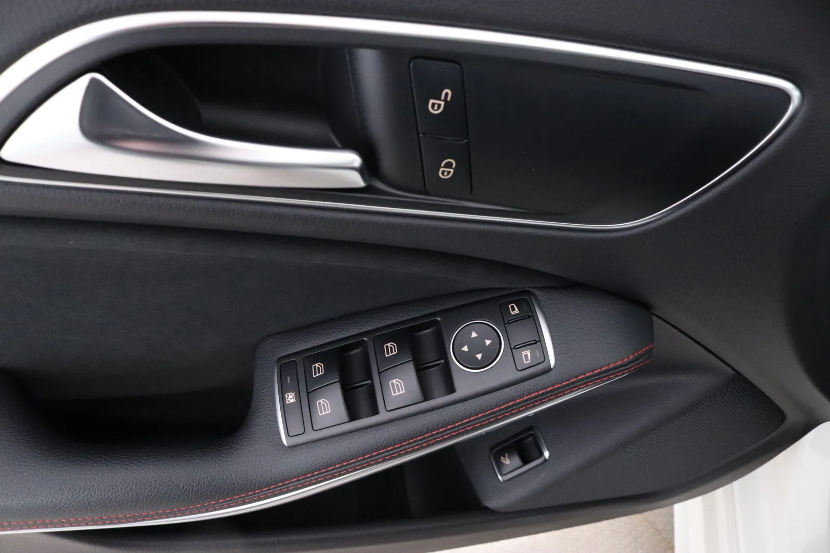 MERCEDES-BENZ CLA FMY-323 carousel image