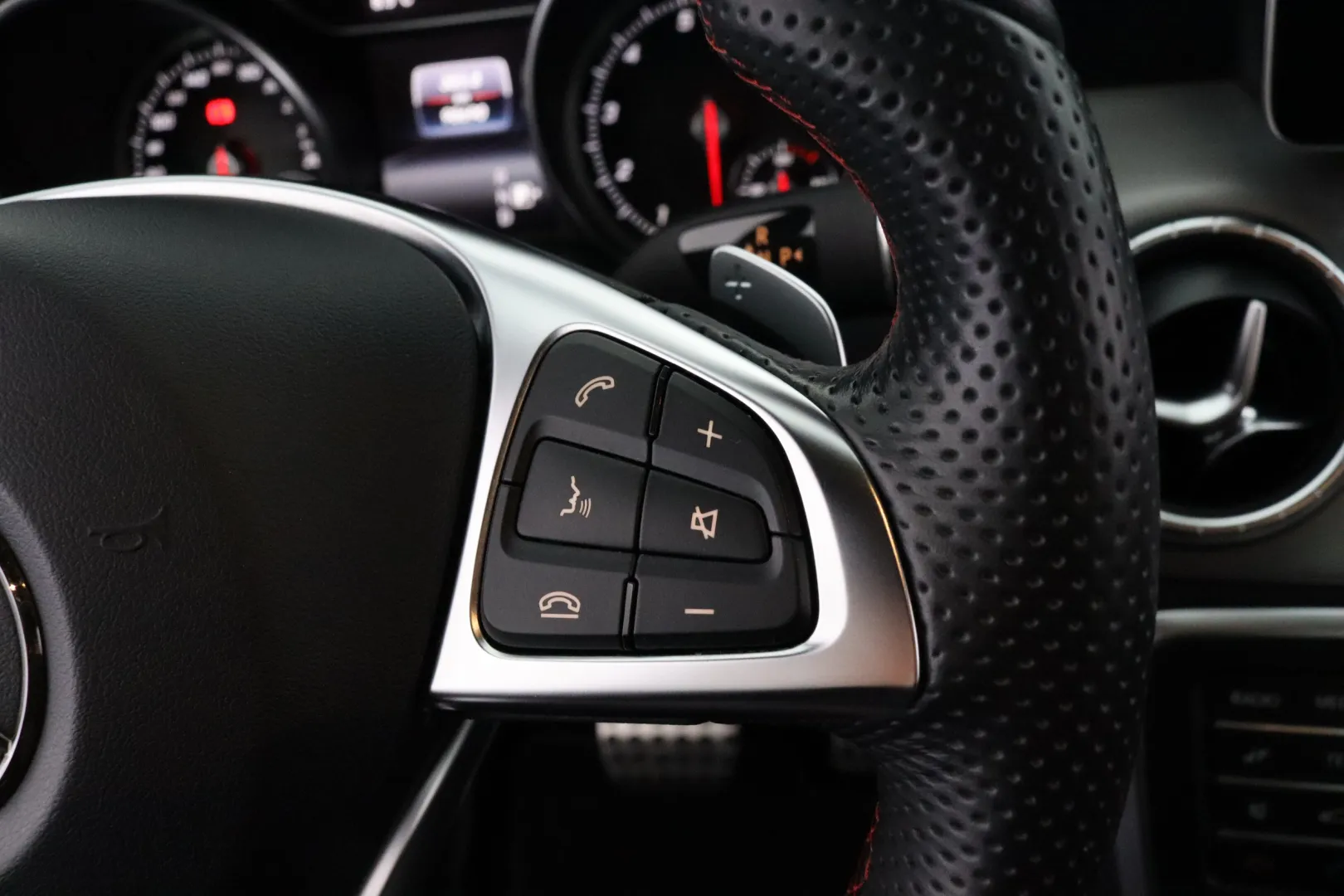 MERCEDES-BENZ CLA FMY-323 carousel image