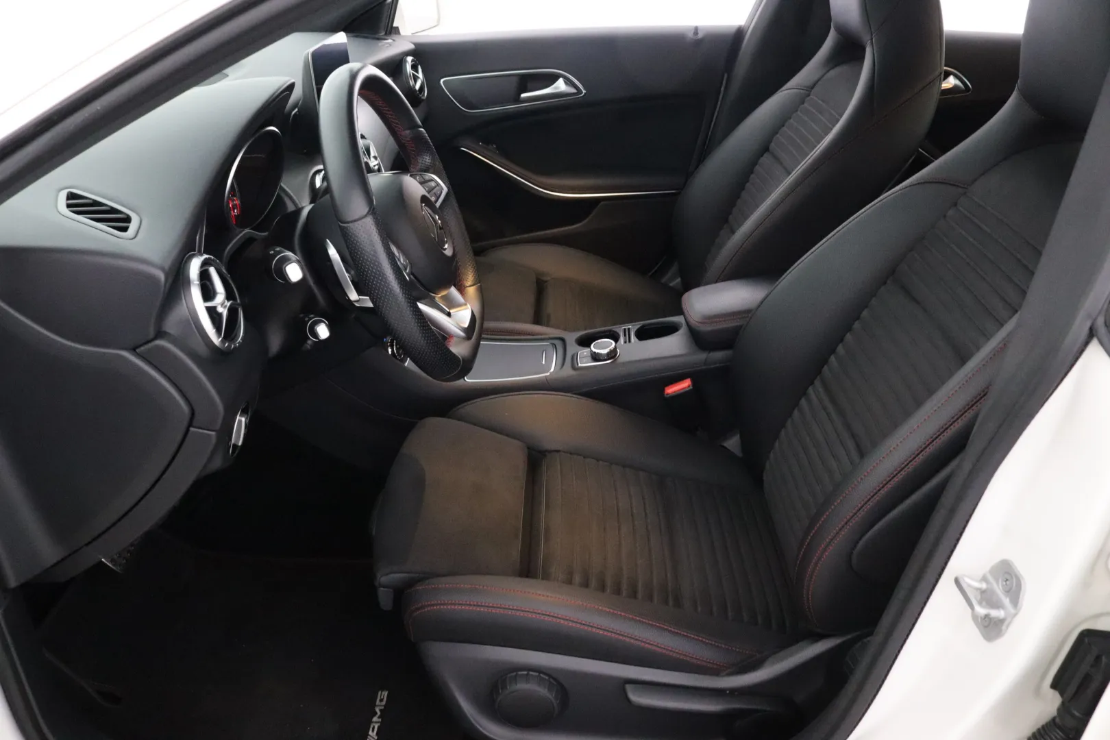 MERCEDES-BENZ CLA FMY-323 carousel image