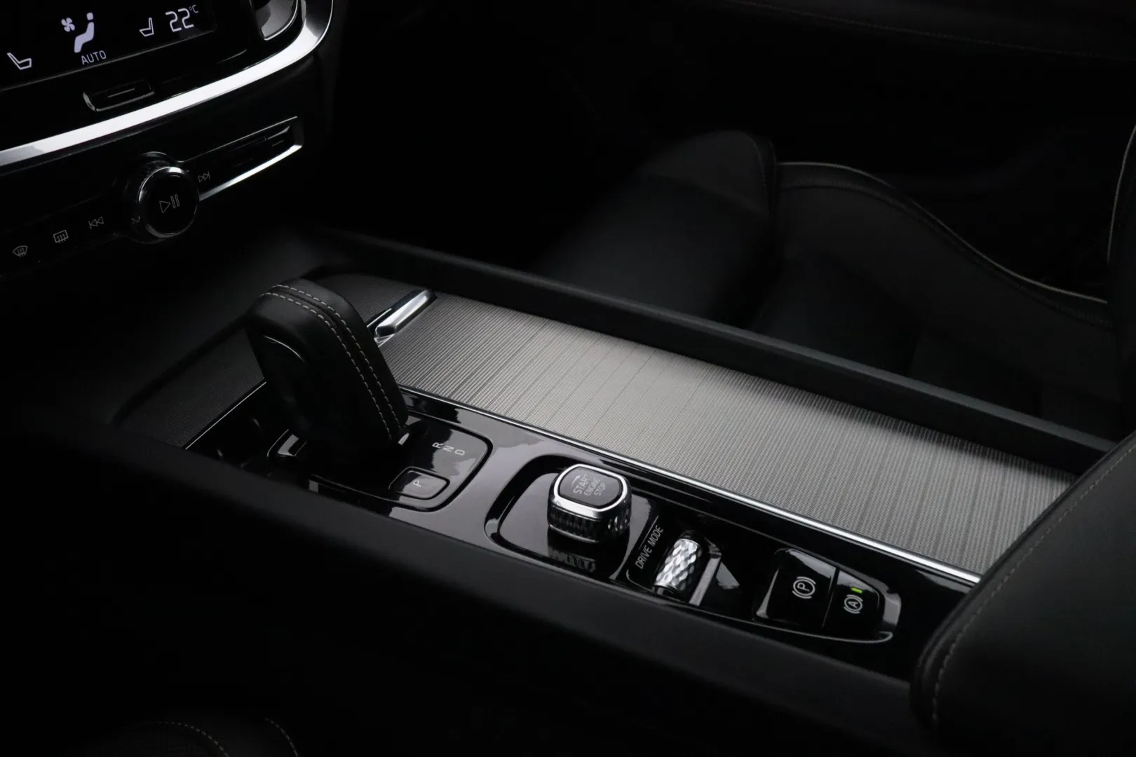 VOLVO V60 YXK-187 carousel image