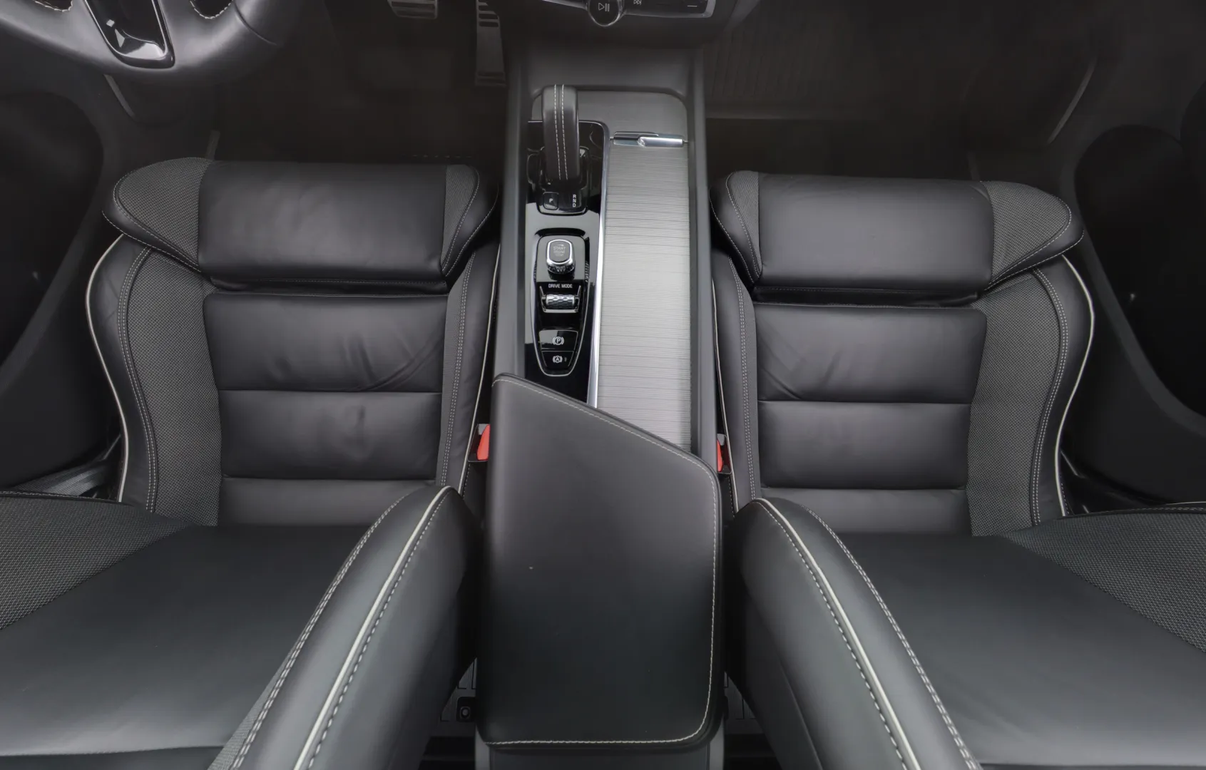 VOLVO V60 YXK-187 carousel image