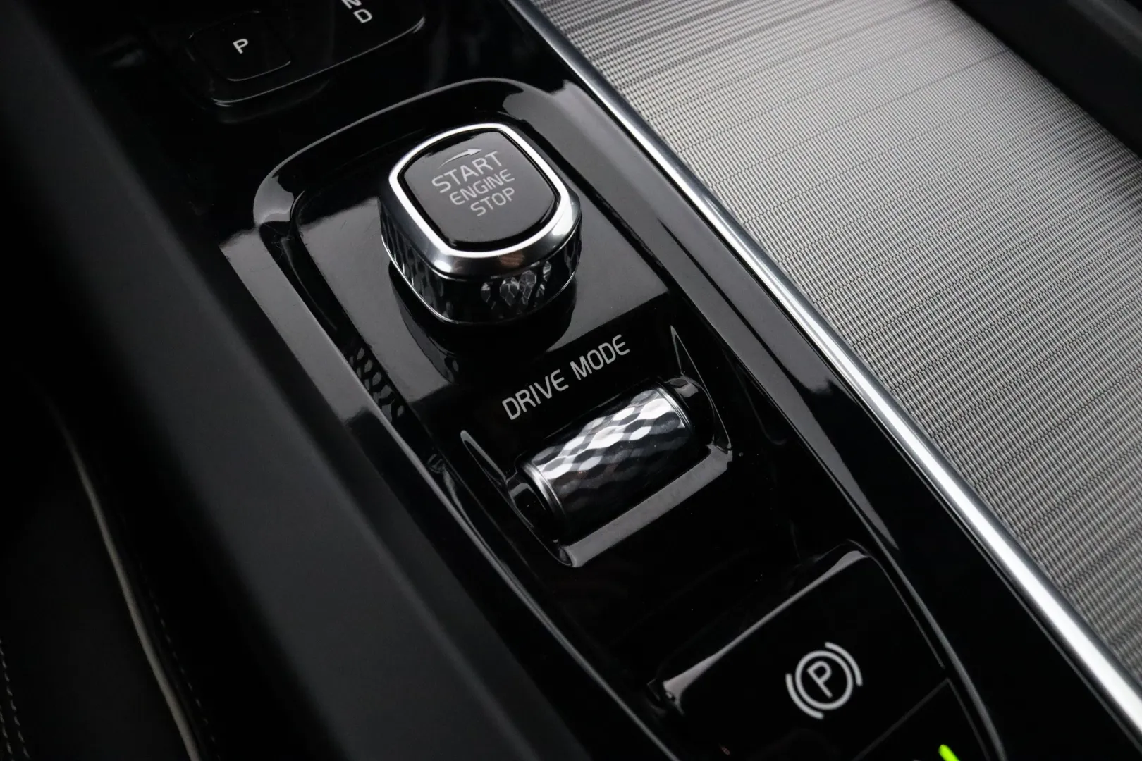 VOLVO V60 YXK-187 carousel image