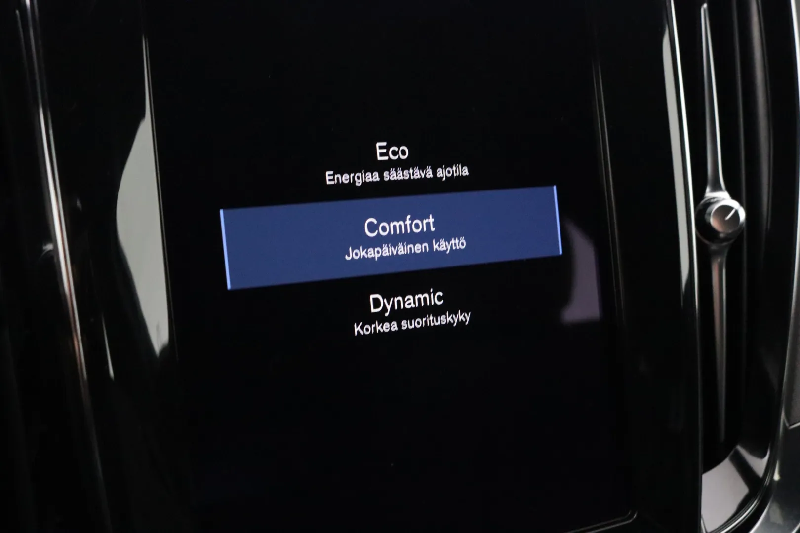 VOLVO V60 YXK-187 carousel image