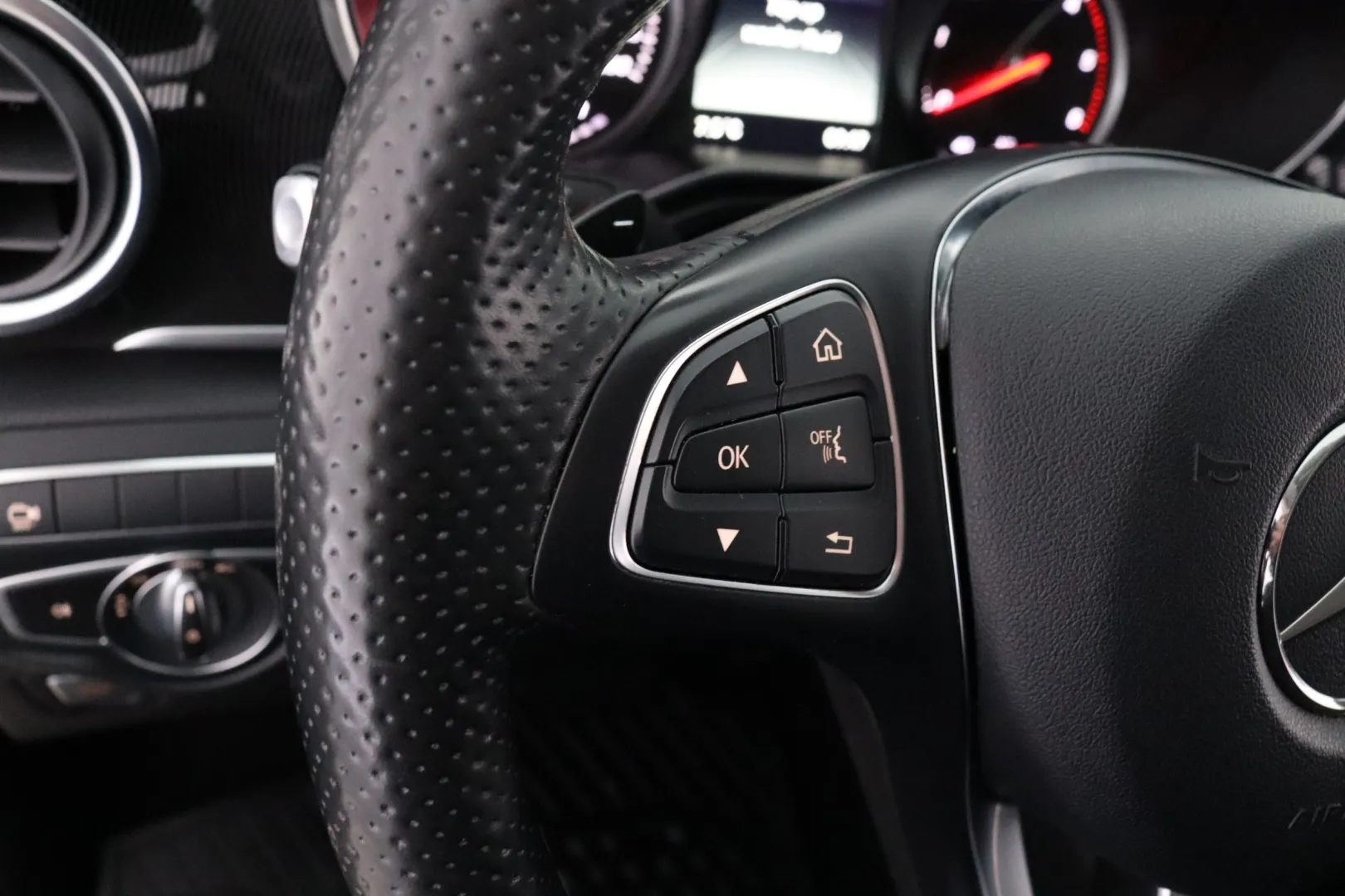 MERCEDES-BENZ V OZL-224 carousel image