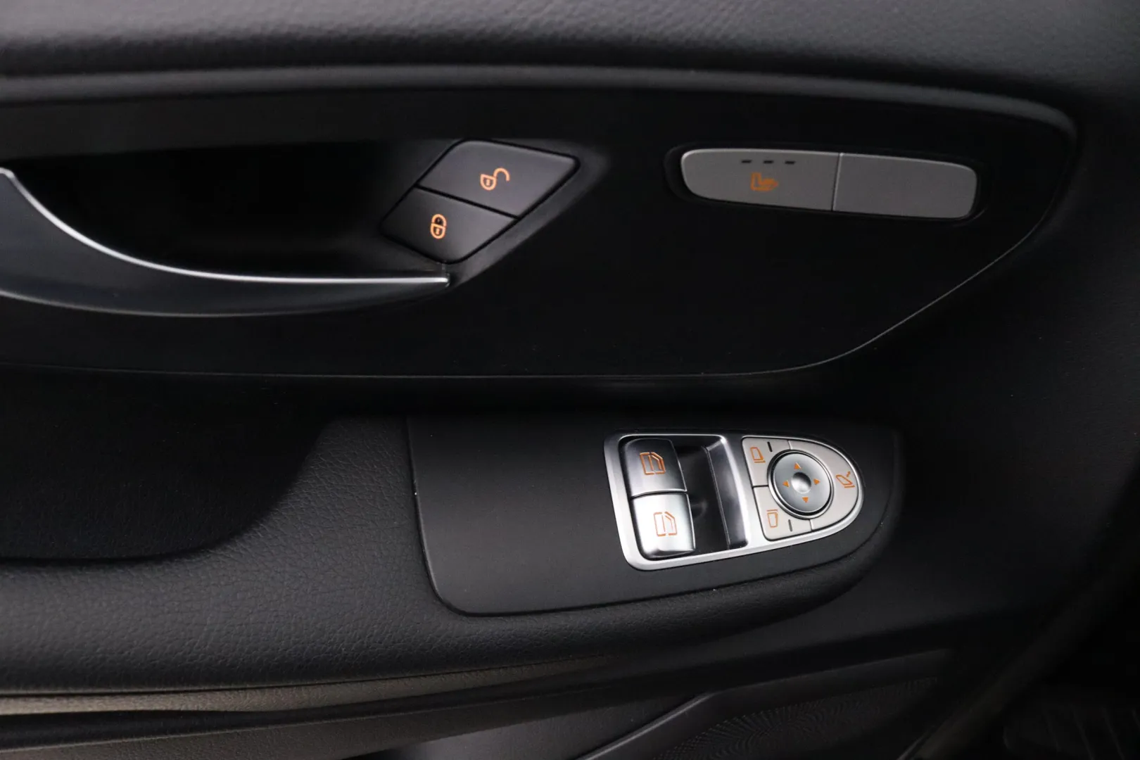 MERCEDES-BENZ V OZL-224 carousel image