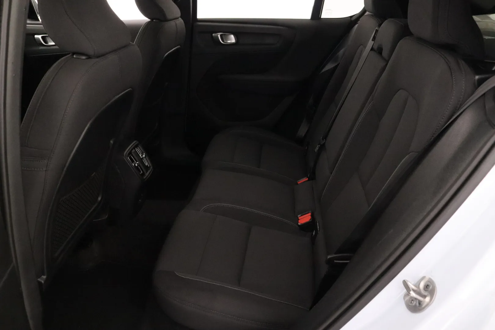 Volvo EC40 YYH-755 carousel image