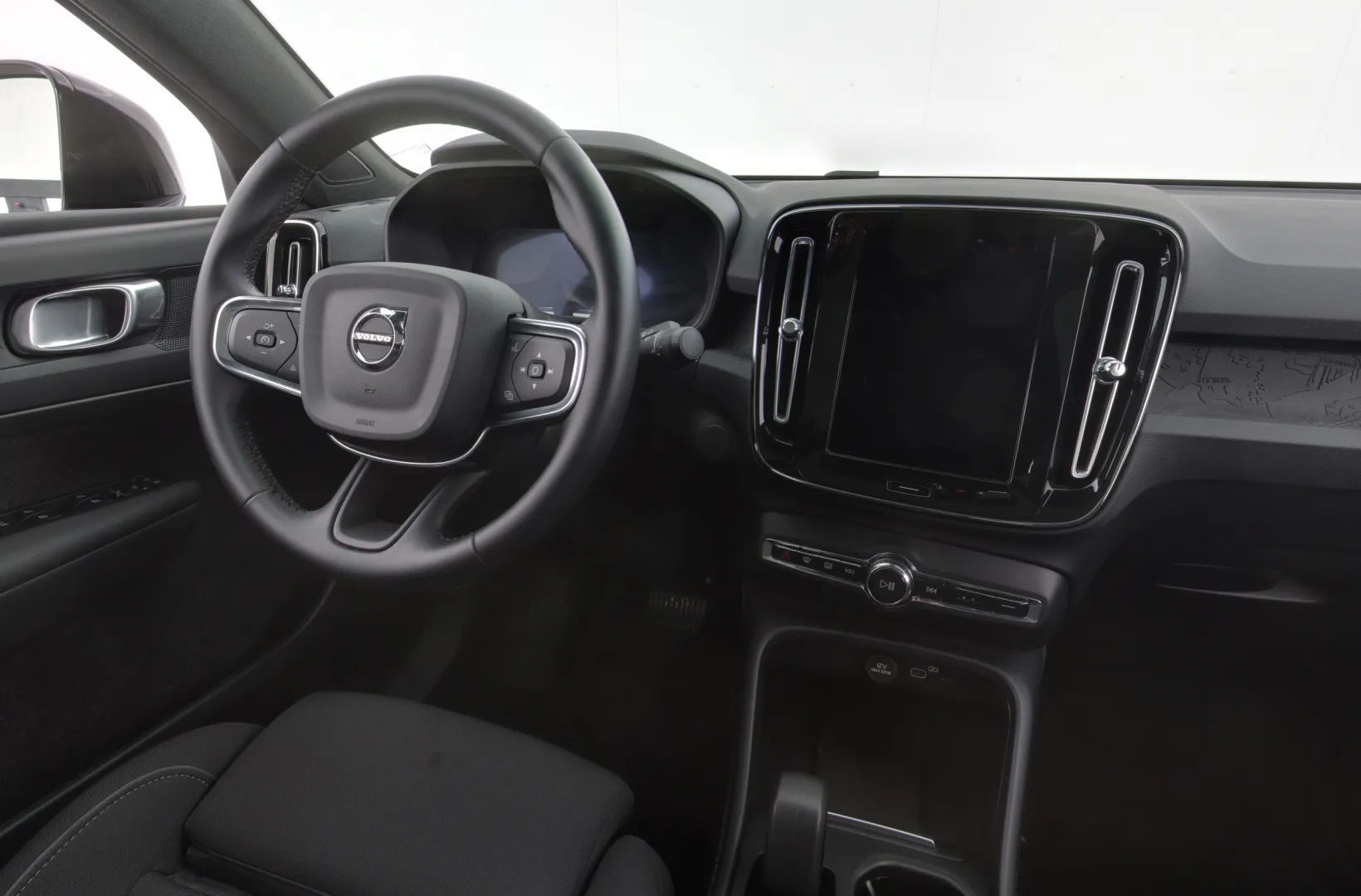 Volvo EC40 YYH-755 carousel image