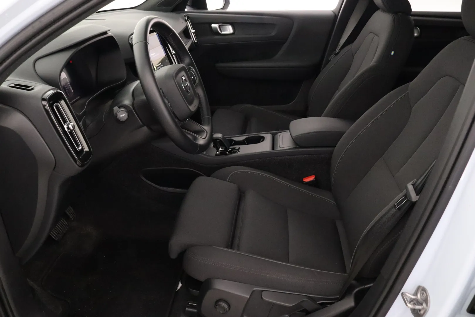 Volvo EC40 YYH-755 carousel image