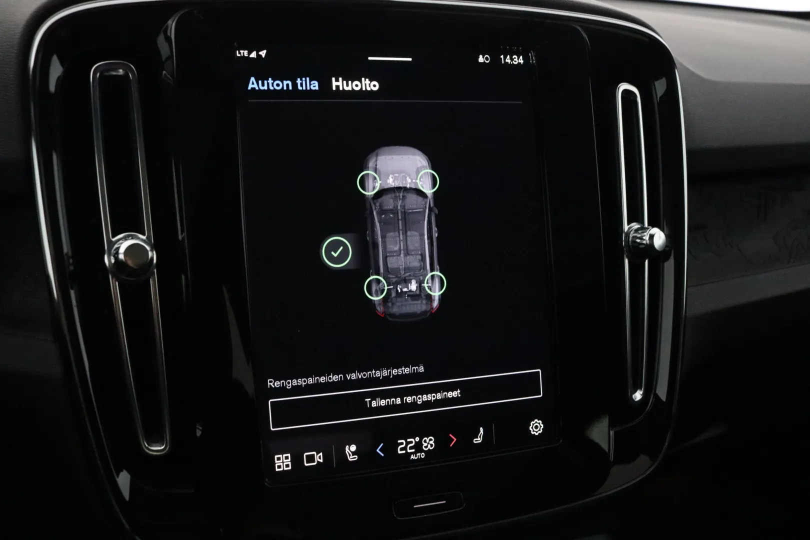 Volvo EC40 YYH-755 carousel image