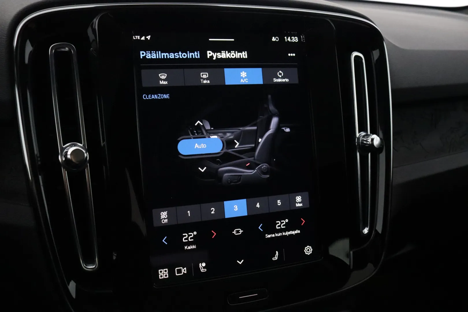 Volvo EC40 YYH-755 carousel image