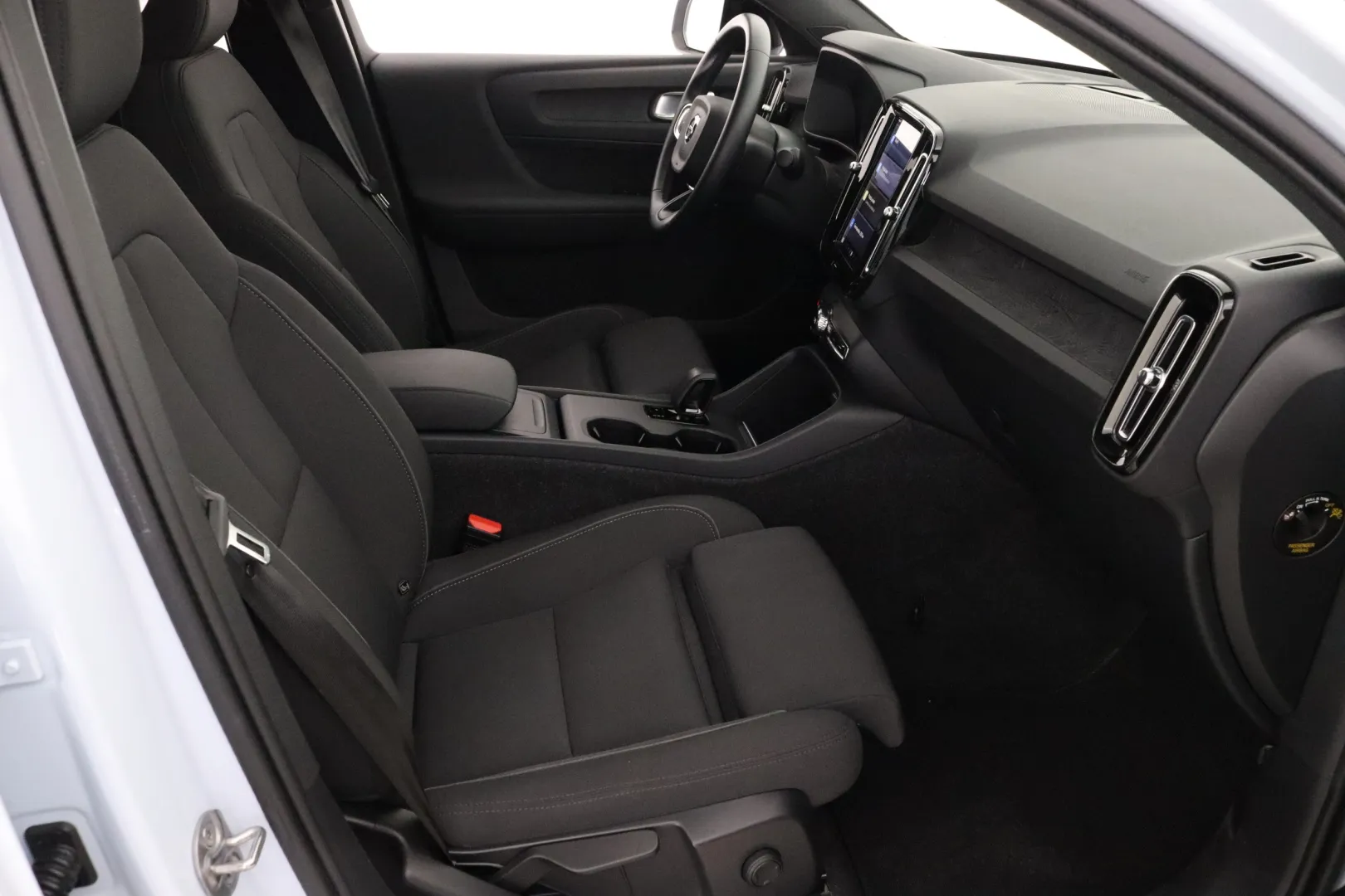 Volvo EC40 YYH-755 carousel image