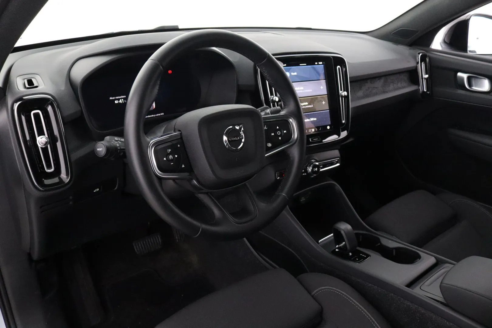 Volvo EC40 YYH-755 carousel image