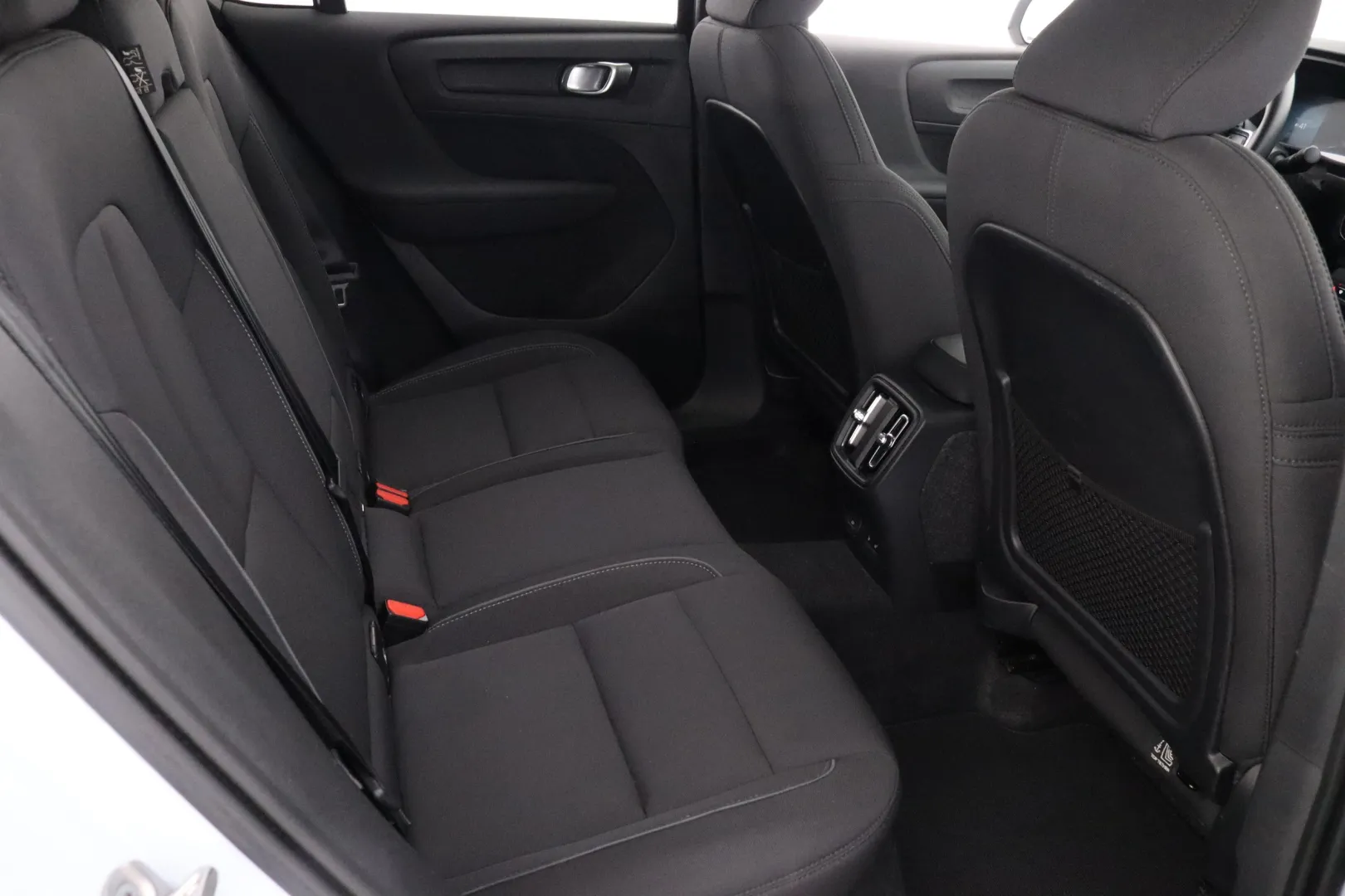 Volvo EC40 YYH-755 carousel image