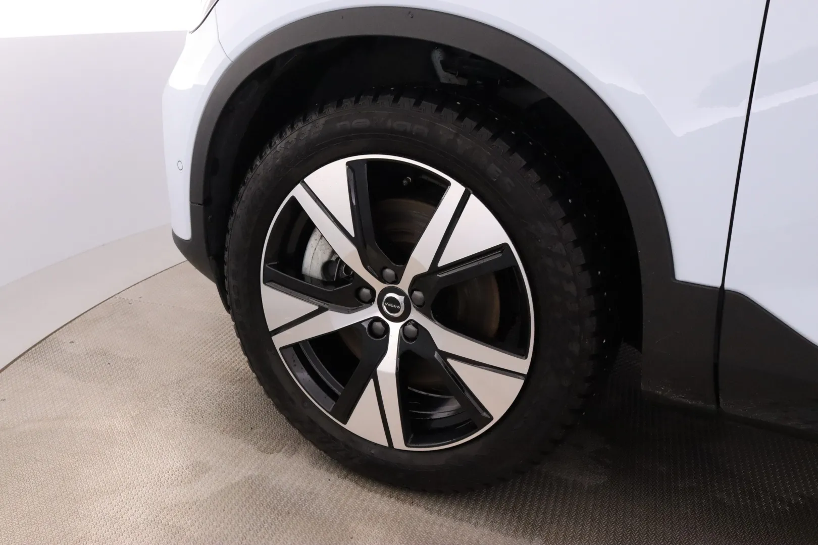 Volvo EC40 YYH-755 carousel image