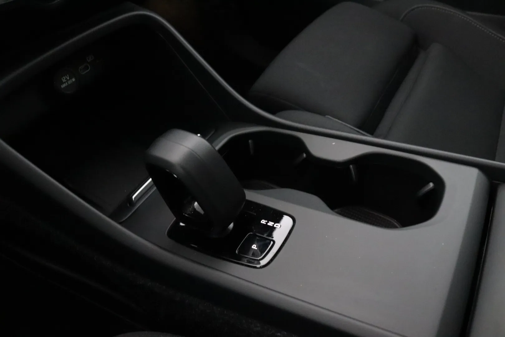 Volvo EC40 YYH-755 carousel image