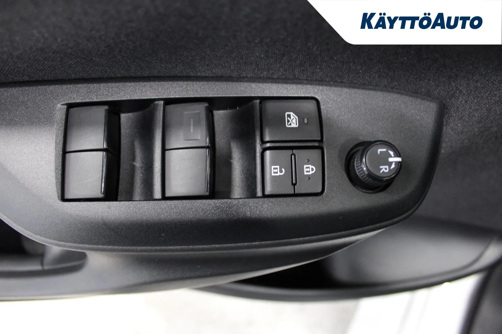 TOYOTA Yaris EUR-671 carousel image