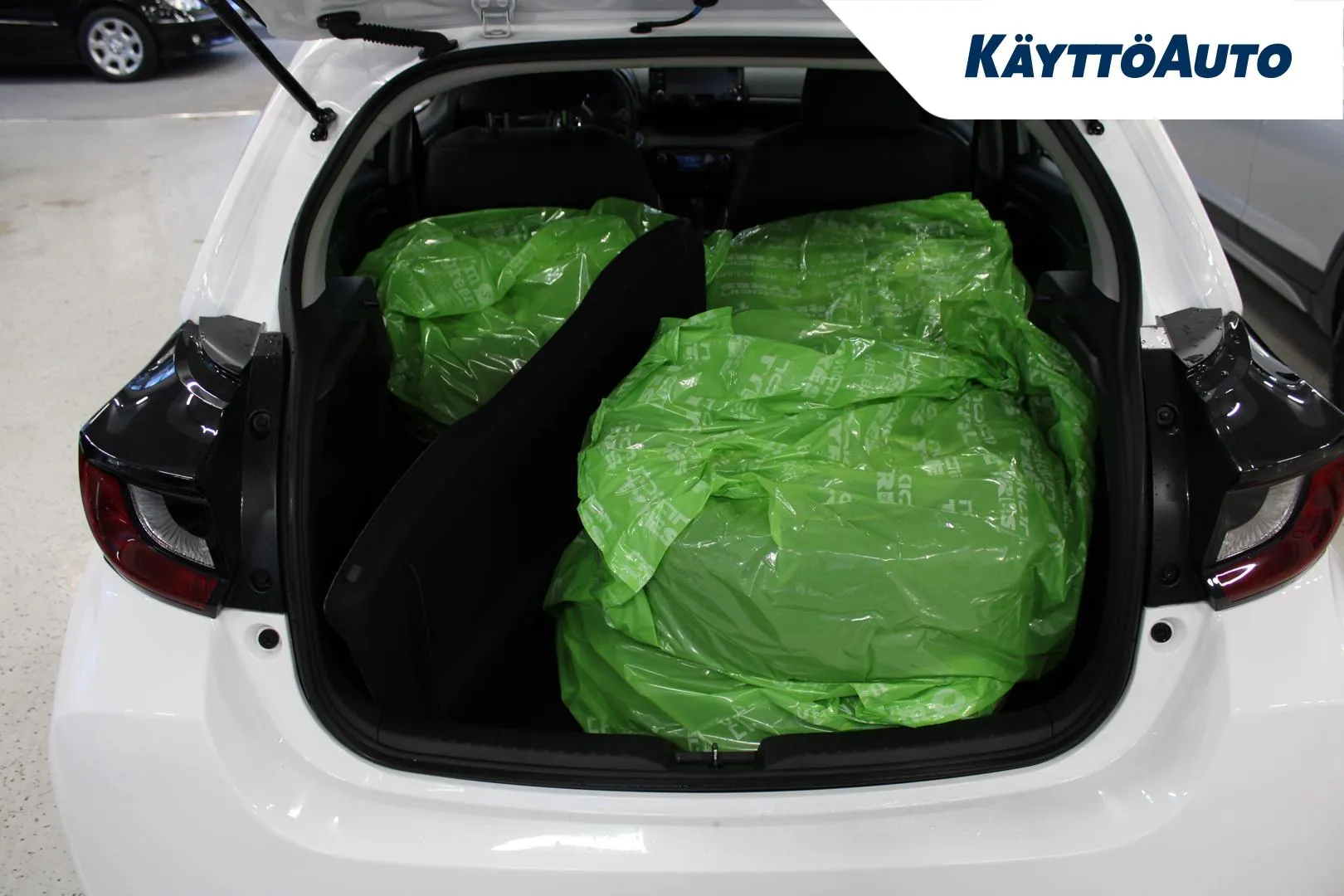 TOYOTA Yaris EUR-671 carousel image