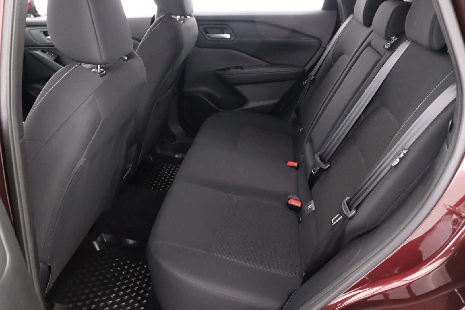 NISSAN Qashqai GPV-801 carousel image