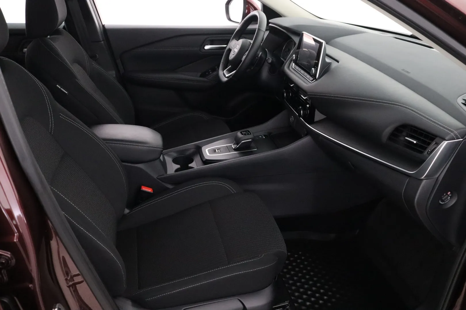 NISSAN Qashqai GPV-801 carousel image