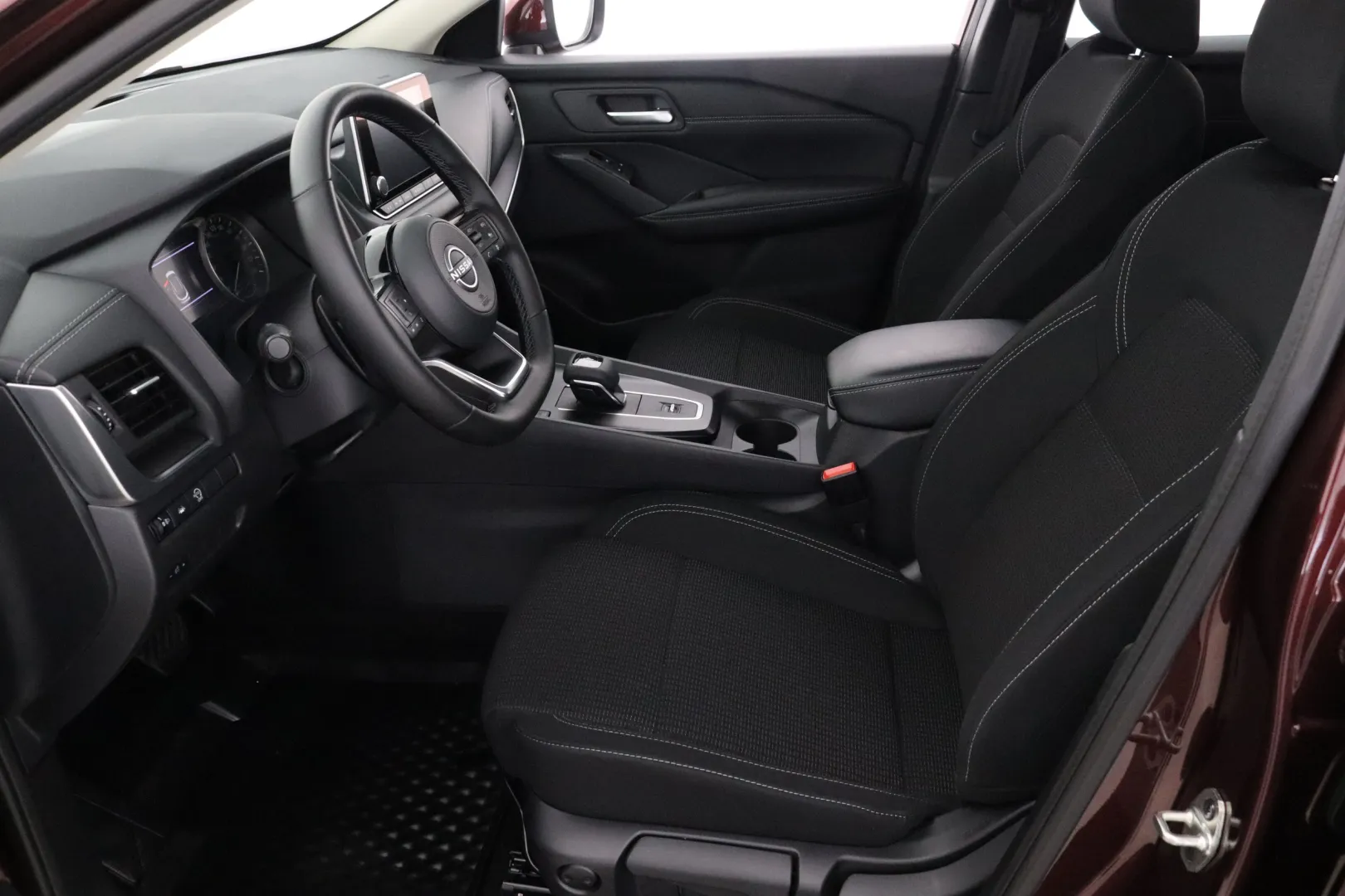 NISSAN Qashqai GPV-801 carousel image