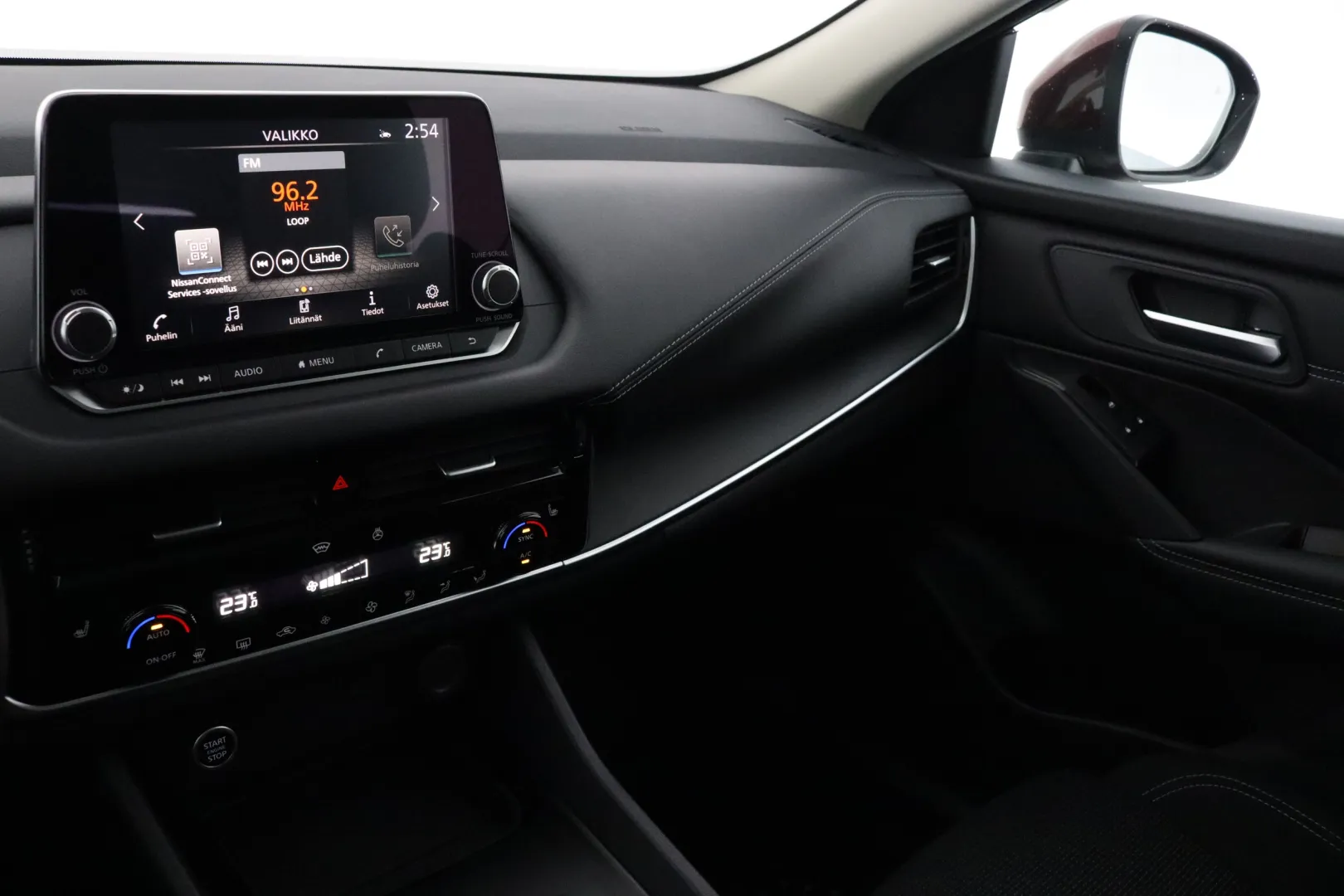 NISSAN Qashqai GPV-801 carousel image