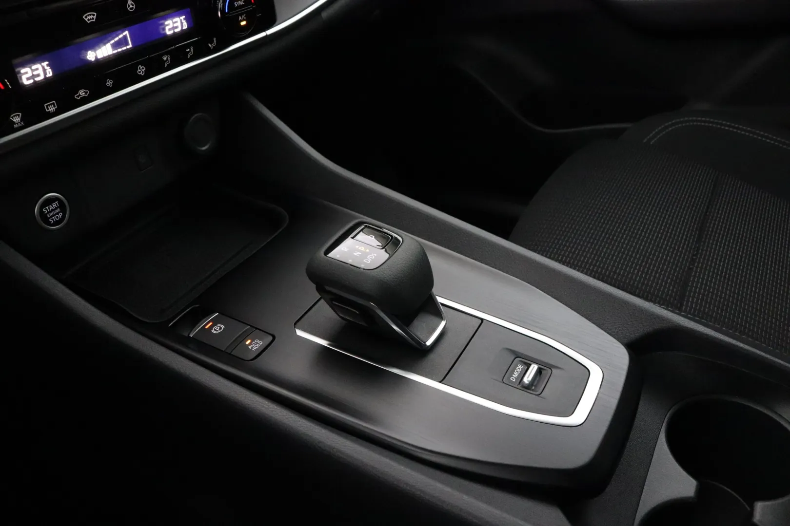 NISSAN Qashqai GPV-801 carousel image