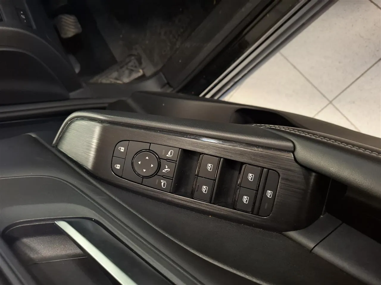 Nissan Qashqai RVZ-455 carousel image