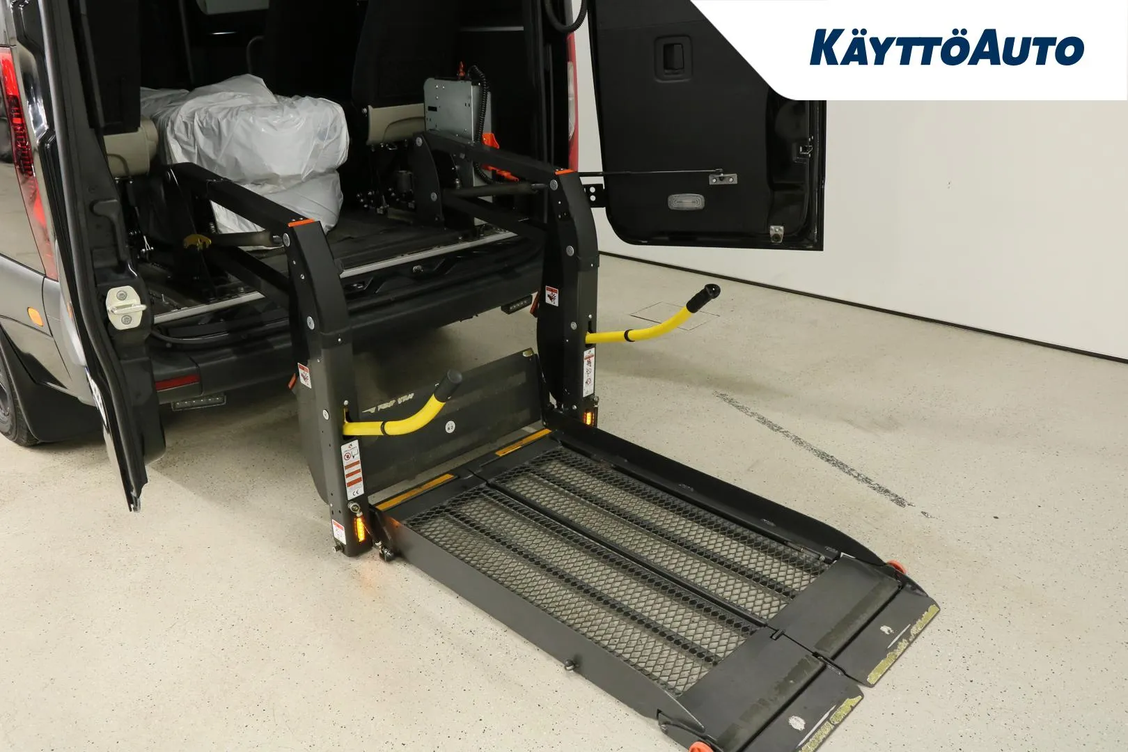 MERCEDES-BENZ Sprinter GOA-830 carousel image