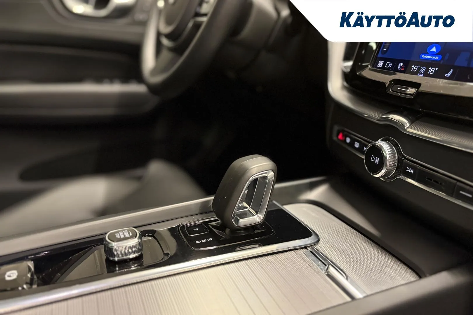 VOLVO XC60 KVL-953 carousel image