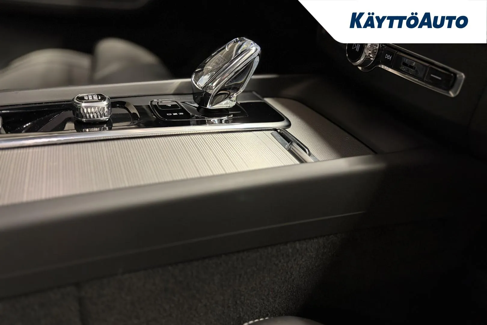 VOLVO XC60 LRP-789 carousel image