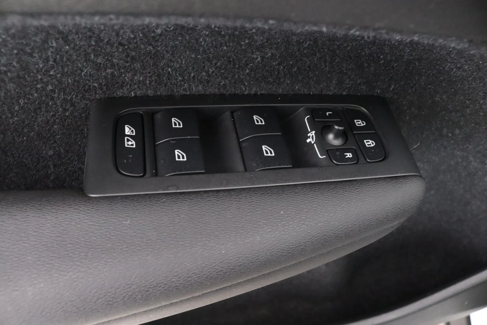 VOLVO XC40 ESE-960 carousel image