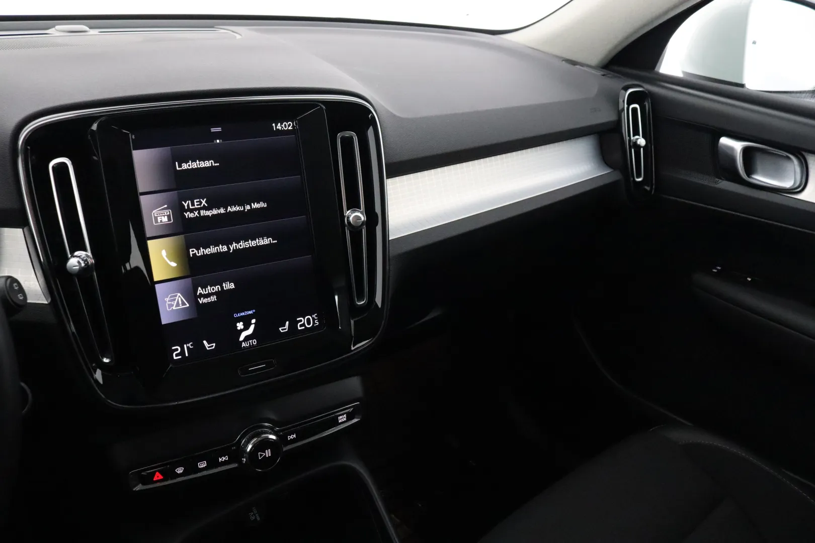 VOLVO XC40 ESE-960 carousel image