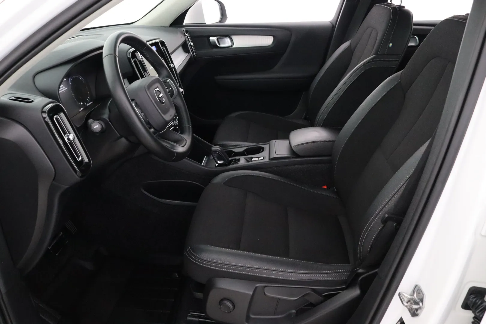 VOLVO XC40 ESE-960 carousel image