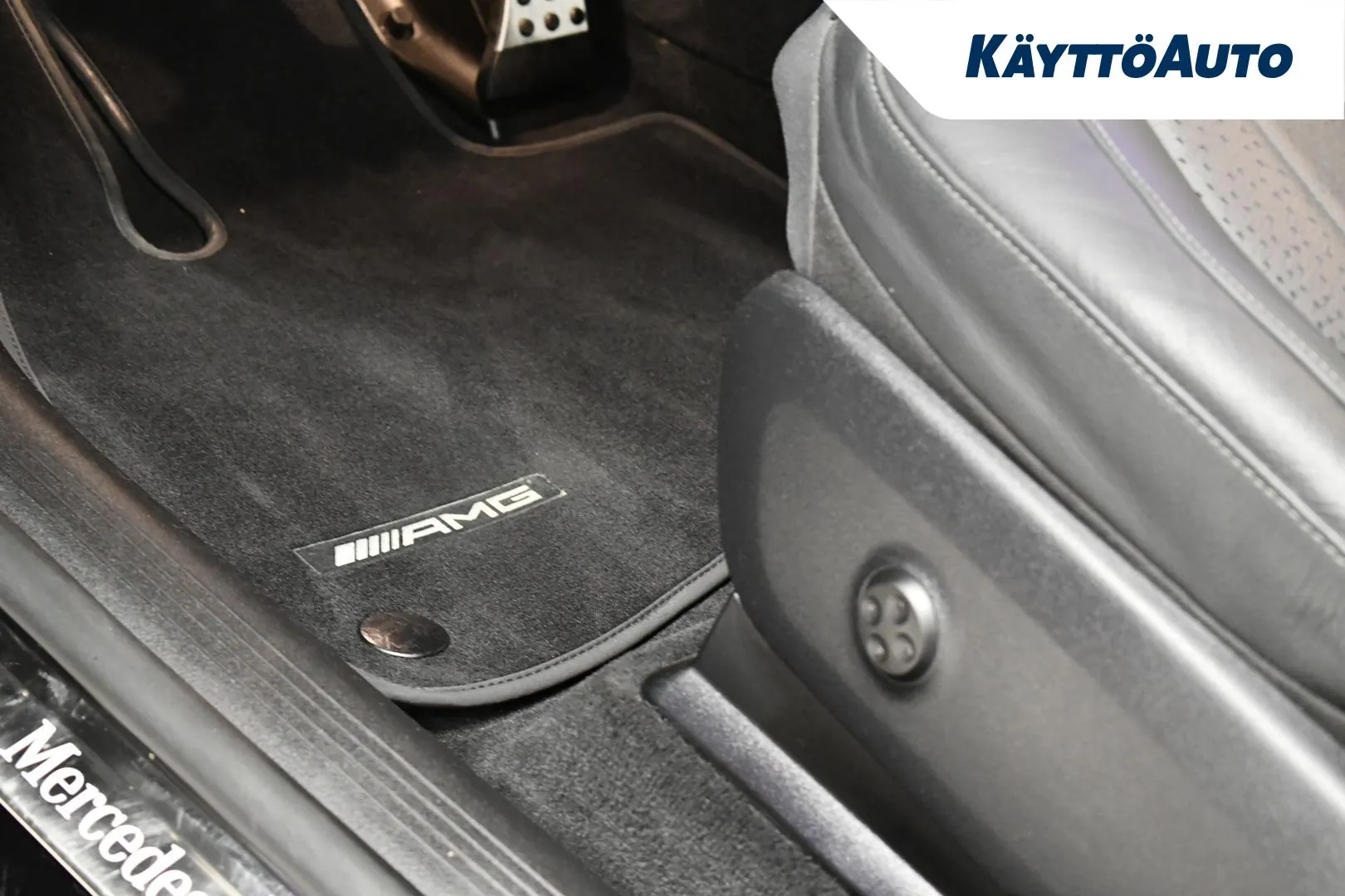 MERCEDES-BENZ EQS SUV EUV-825 carousel image