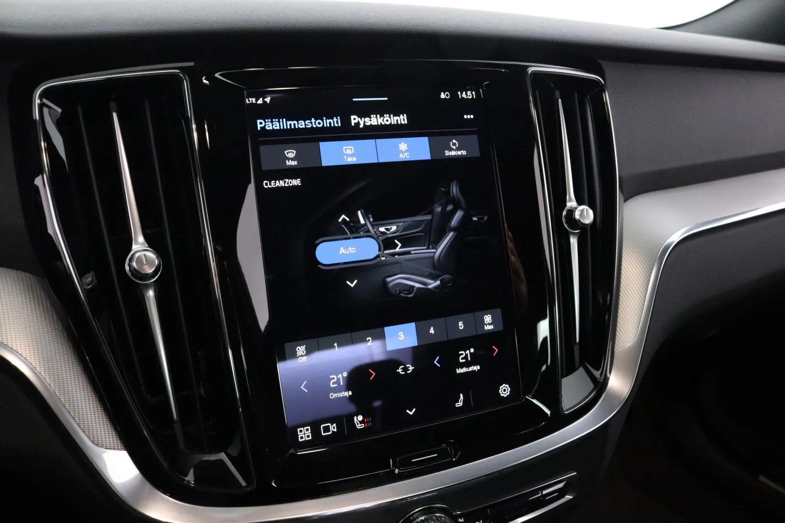 VOLVO S60 RVZ-182 carousel image