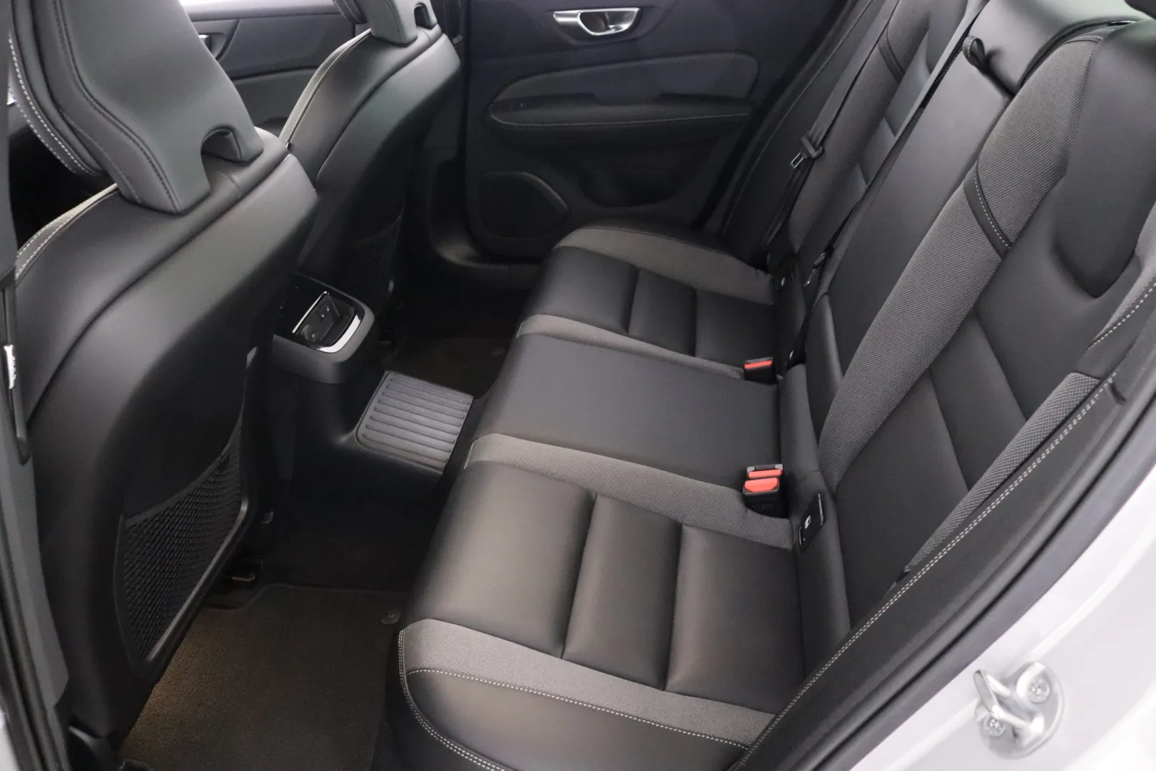 VOLVO S60 RVZ-182 carousel image