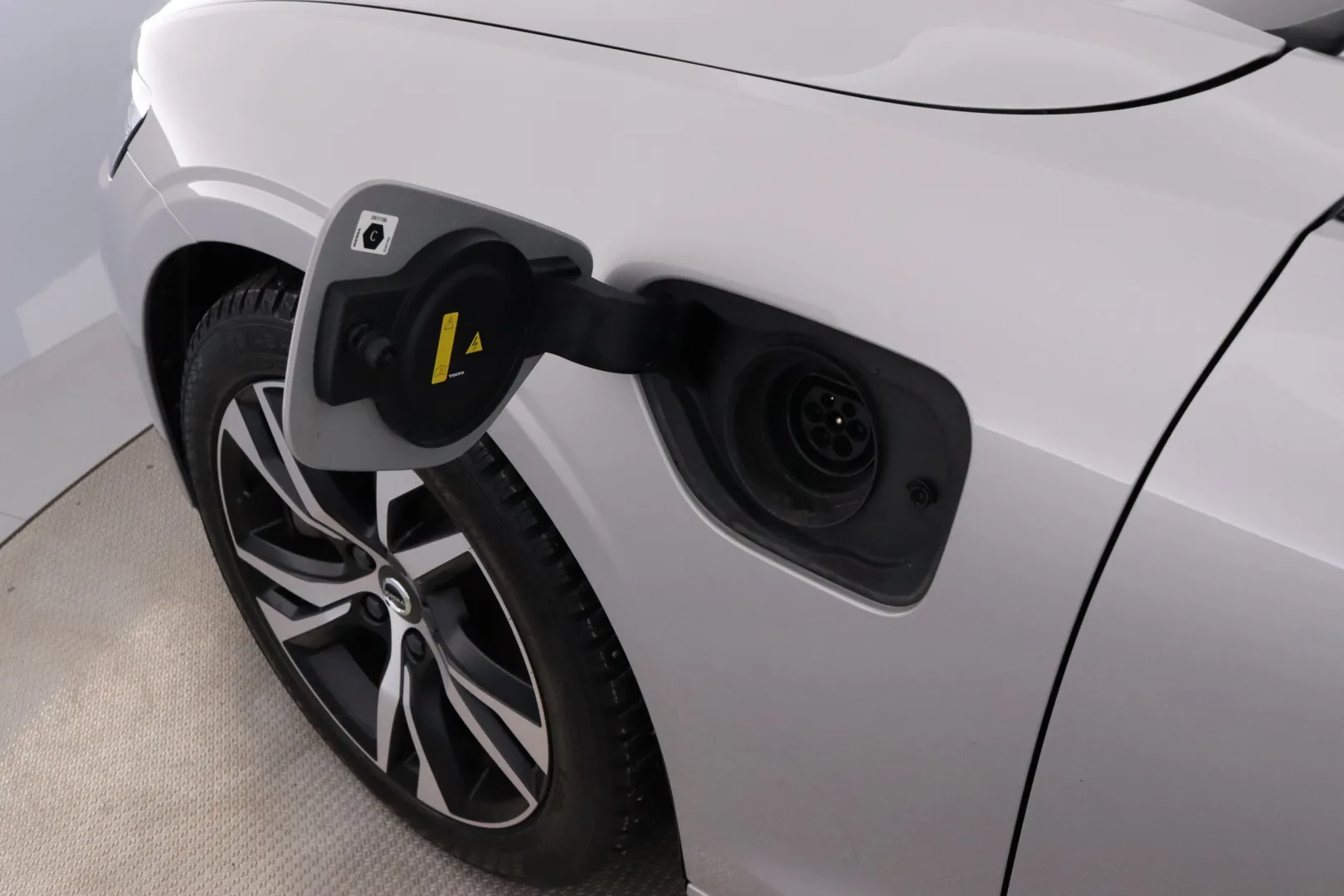 VOLVO S60 RVZ-182 carousel image