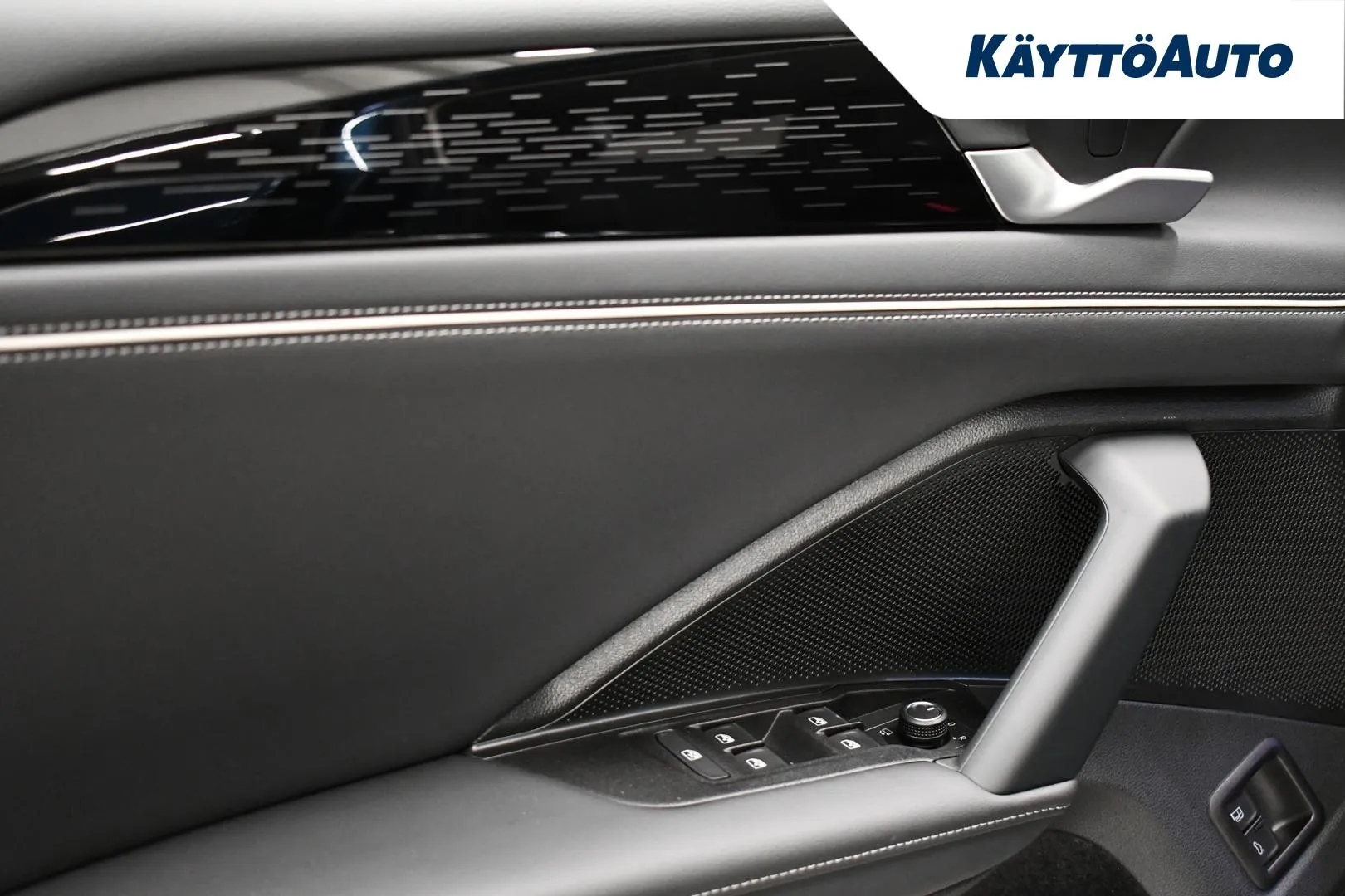 Volkswagen Tiguan IST-430 carousel image