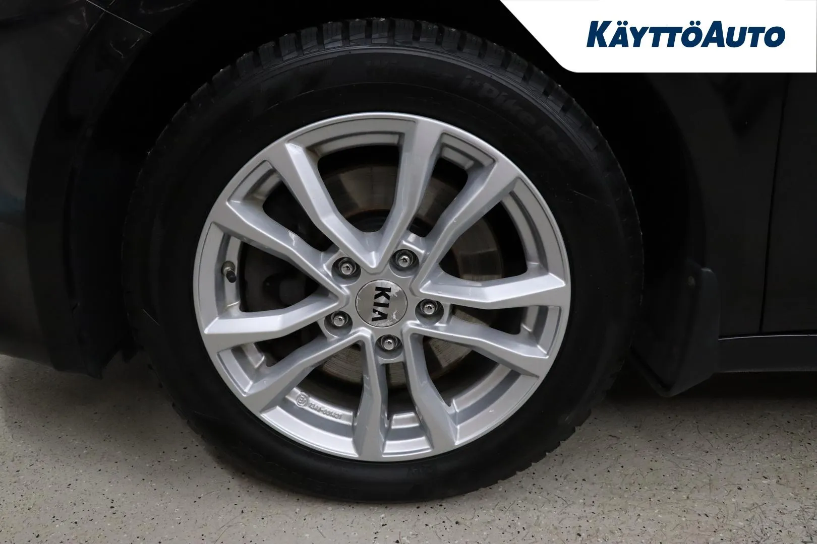 Kia Ceed SUZ-348 carousel image